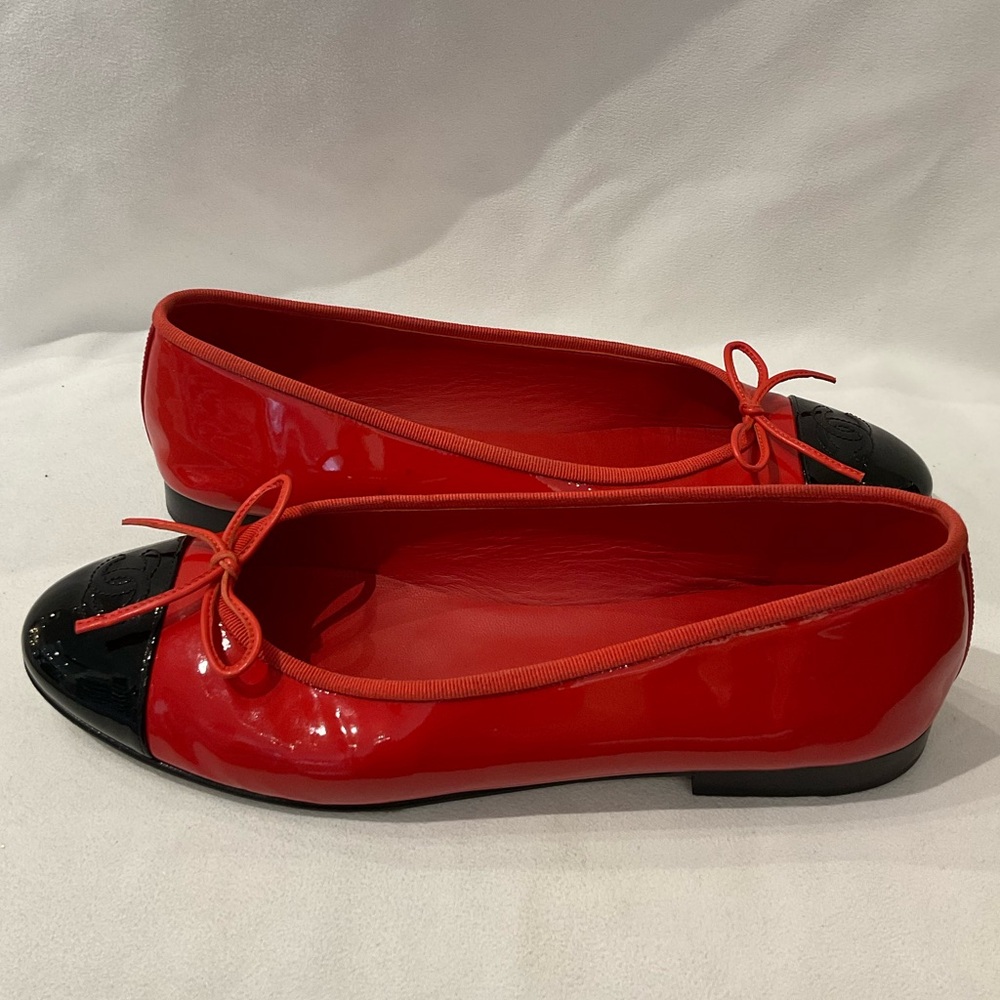 CHANEL Red Patent Leather Ballerina Flats with Black Cap Toe